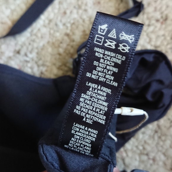 Skims weightless black demi Bra size 38A - Picture 10 of 10